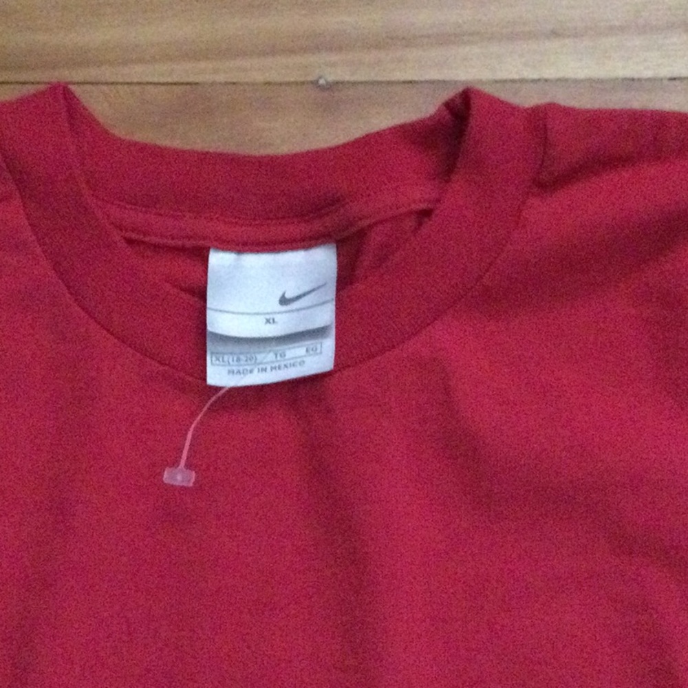 Nike T-Shirt. Youth. - Picture 3 of 7